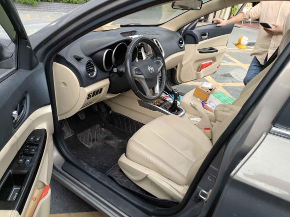 [佛山·粤X] 二手长安逸动2015款 1.6L 手动豪华型 国V