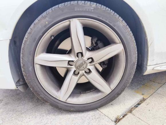 [济南·鲁A] 二手奥迪奥迪A4L2016款 35 TFSI 典藏版 S line豪华型