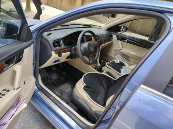 [上海·沪A] 二手大众朗逸2013款 改款 1.4TSI 手动舒适版