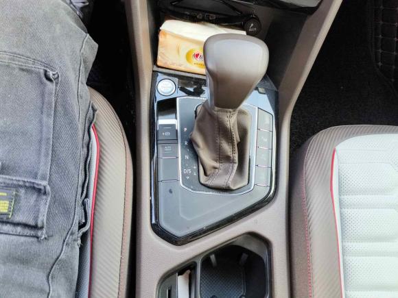 [上海·沪F] 二手大众途观L2023款 330TSI 自动两驱R-Line旗舰版