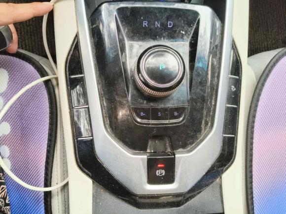 [深圳·粤B] 二手北汽新能源北京EU52018款 R500 智风版