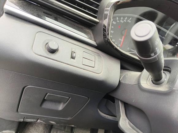 [上海·沪A] 二手上汽大通MAXUS大通D602019款 1.5T 自动潮享版 6座