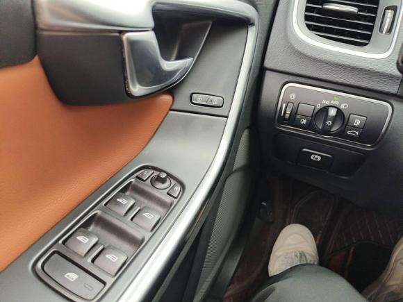 [金华·浙G] 二手沃尔沃沃尔沃S602015款 S60L 2.0T 智远版