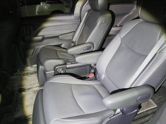 [上海·沪B] 二手丰田赛那SIENNA2021款 2.5L混动 尊贵版