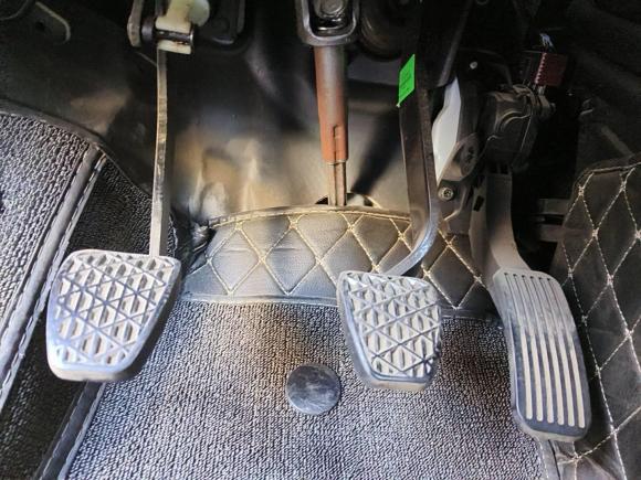 [青岛·鲁B] 二手荣威荣威3502015款 1.5L 手动豪华天窗版