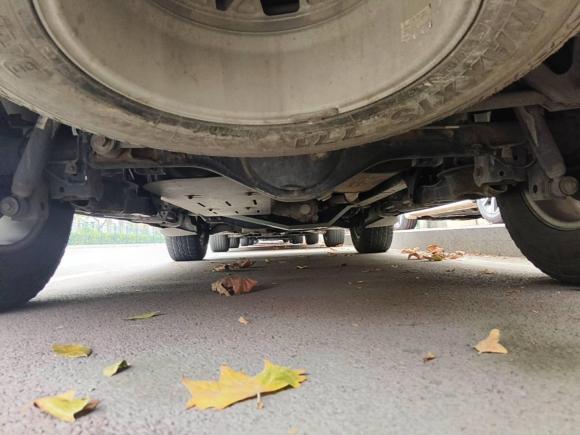 [济南·鲁A] 二手江铃驭胜S3502013款 2.4T 自动四驱柴油超豪华版5座