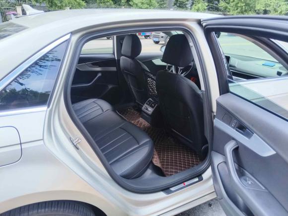 [成都·川A] 二手奥迪奥迪A4L2018款 30周年年型 40 TFSI 时尚型