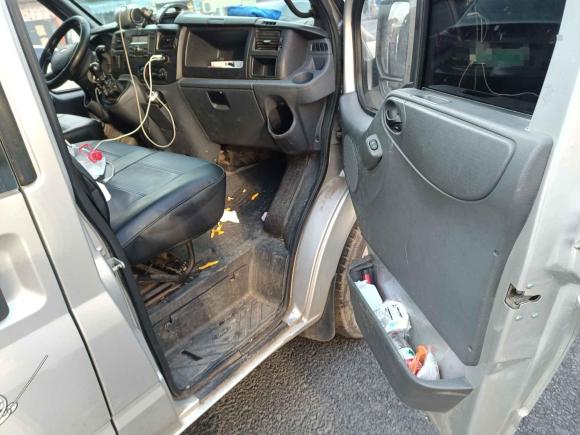 [无锡·苏B] 二手福特新世代全顺2016款 2.2T短轴6座中顶多功能车