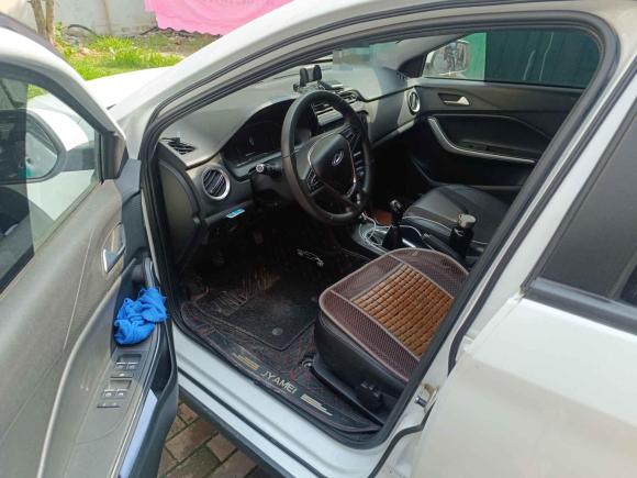 [合肥·皖A] 二手奇瑞瑞虎3x2018款 1.5L 手动精英版