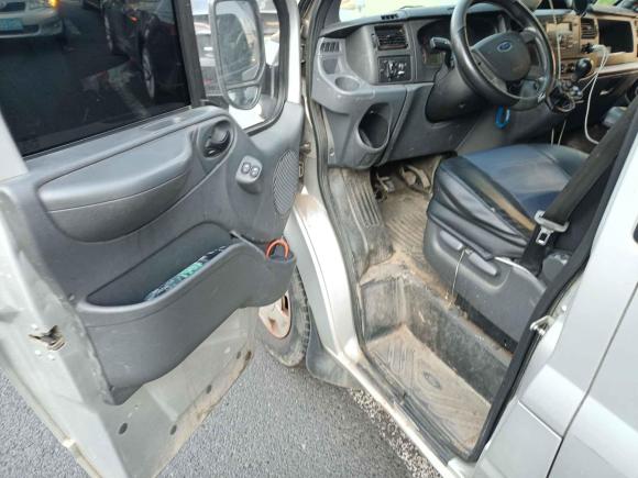 [无锡·苏B] 二手福特新世代全顺2016款 2.2T短轴6座中顶多功能车