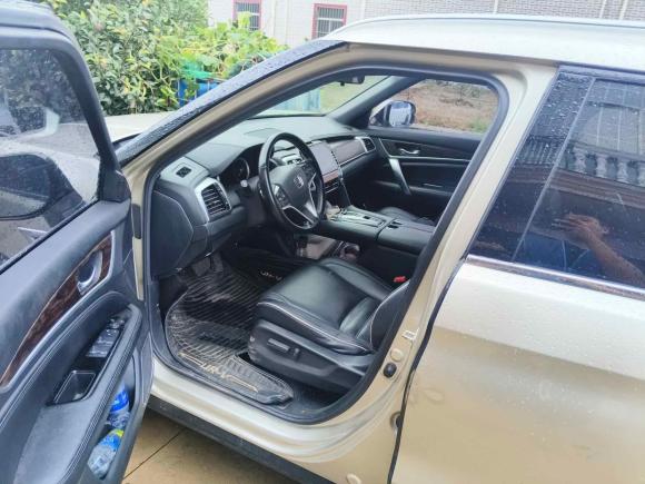 [上海·沪C] 二手本田本田UR-V2017款 370TURBO 两驱尊贵版 国V