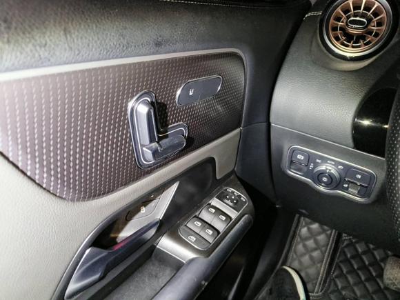 [南京·苏A] 二手奔驰奔驰EQA2022款 EQA 300 4MATIC 首发特别版