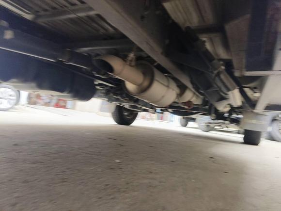 [无锡·苏J] 二手依维柯依维柯得意2023款 2.5T V40厢式运输车长轴中顶双胎侧拉门2-3座