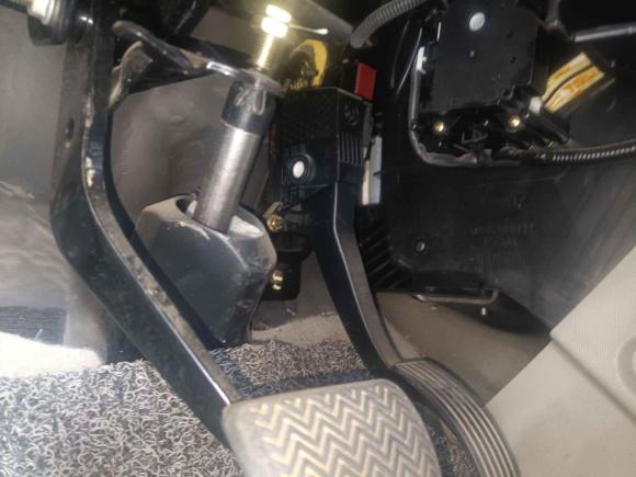 [青岛·鲁U] 二手比亚迪比亚迪M62015款 2.4L 自动尊贵版