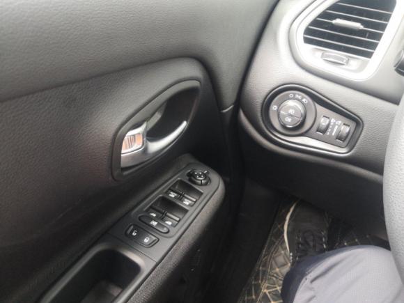 [上海·沪C] 二手Jeep自由侠2019款 220T 自动领先版