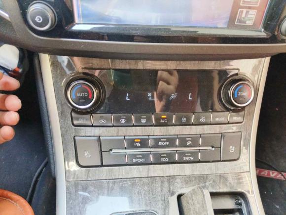 [武汉·鄂A] 二手哈弗哈弗H82015款 2.0T 两驱豪华型