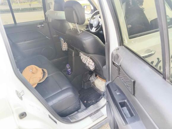 [济南·鲁A] 二手Jeep自由客2012款 2.4 运动版