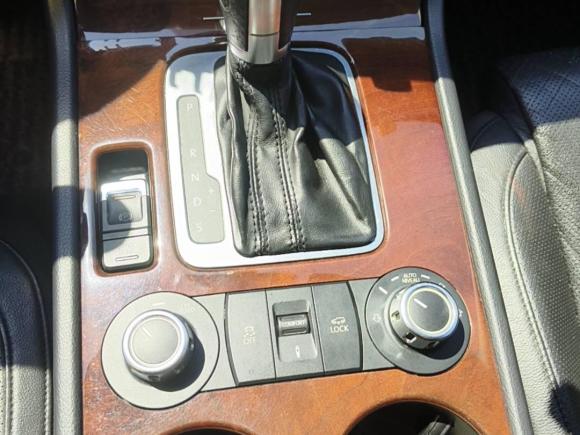 [广州·粤A] 二手大众途锐2011款 3.0TSI 舒适型