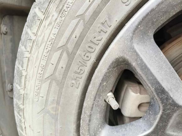 [佛山·粤H] 二手Jeep自由侠2017款 180T 手动动能版