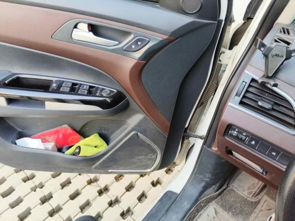 [西安·陕D] 二手海马福美来F72017款 1.5T 7座自动标准型