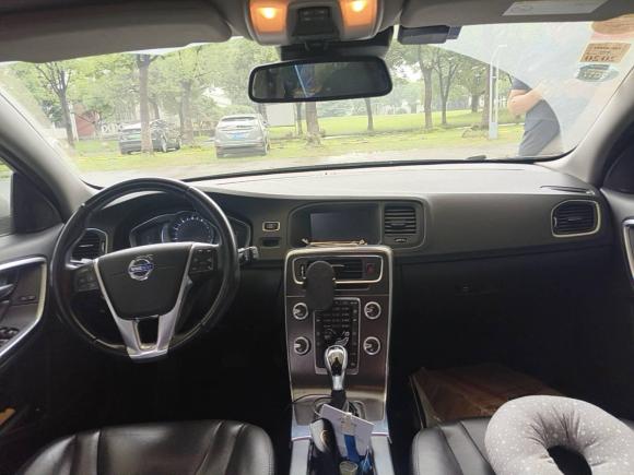 [上海·鲁V] 二手沃尔沃沃尔沃V602015款 T5 智逸版