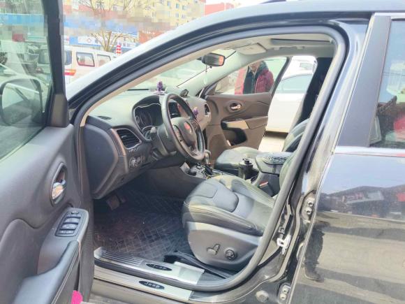 [青岛·鲁U] 二手Jeep自由光2019款 2.0T 四驱探享版+自动驾驶智慧包 国VI