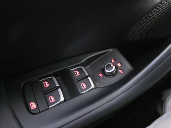 [武汉·鄂A] 二手奥迪奥迪Q32016款 30 TFSI 风尚型