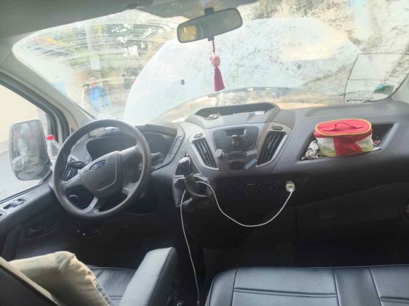 [青岛·鲁B] 二手福特全顺2017款 2.0T柴油多功能商用车短轴低顶国V