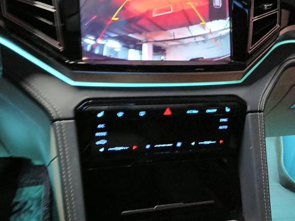 [上海·沪L] 二手众泰大迈X72018款 2.0T 自动至尊型