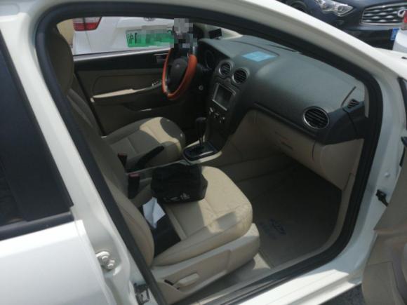 [上海·鲁A] 二手福特福克斯2013款 三厢经典 1.8L 自动基本型