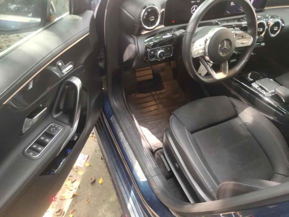 [广州·粤W] 二手奔驰奔驰A级2019款 A 200 L 运动轿车