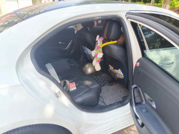 [南京·苏L] 二手奔驰奔驰A级2022款 改款二 A 200 L 运动轿车时尚型