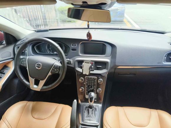 [佛山·粤X] 二手沃尔沃沃尔沃V402017款 T3 智逸版