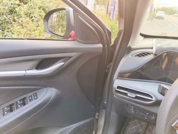 [青岛·鲁U] 二手长安逸动2022款 PLUS 1.6L GDI 手动精英型