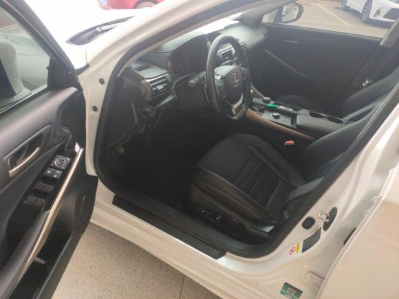 [济南·鲁A] 二手雷克萨斯雷克萨斯IS2017款 300 领先版