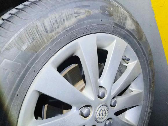 [南昌·赣A] 二手别克别克GL82013款 2.4L CT豪华商务舒适版