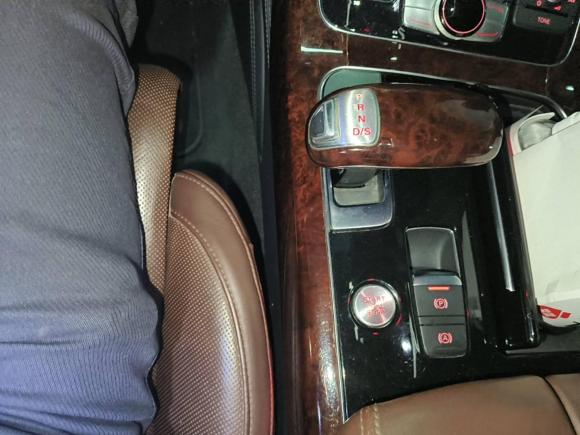 [上海·沪M] 二手奥迪奥迪A82012款 A8L 50 TFSI quattro尊贵型