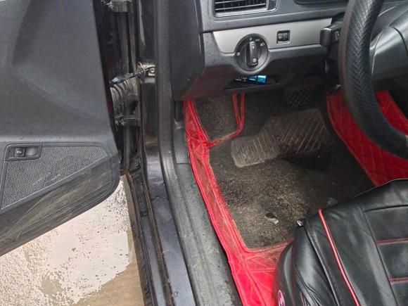 [深圳·粤B] 二手大众朗逸2013款 1.6L 自动风尚版