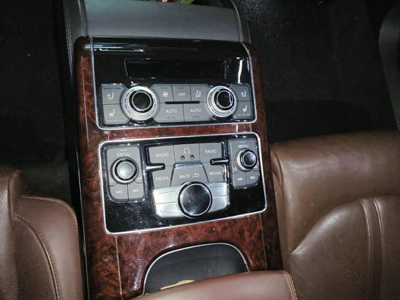 [上海·沪M] 二手奥迪奥迪A82012款 A8L 50 TFSI quattro尊贵型