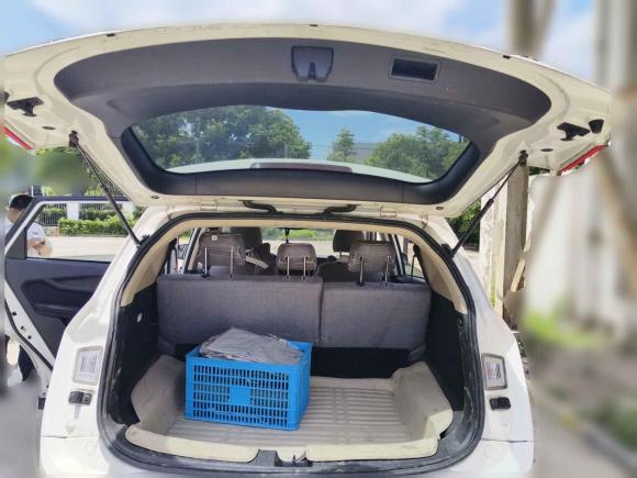 [上海·鲁Q] 二手宝骏宝骏5602016款 1.8L 手动超值型