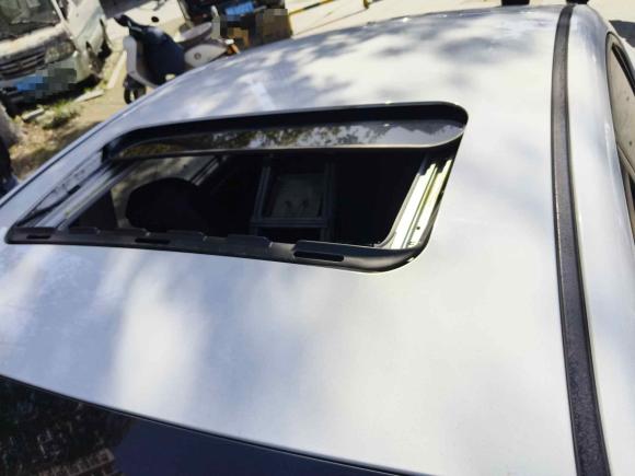 [苏州·苏E] 二手荣威荣威3502014款 1.5L 自动迅悦版