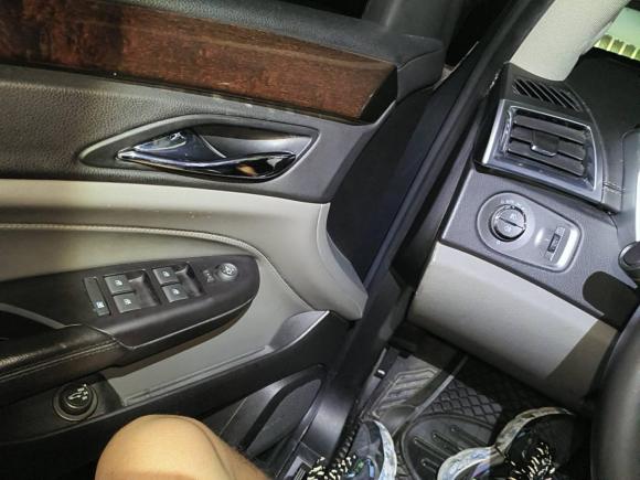 [深圳·粤B] 二手凯迪拉克凯迪拉克SRX2011款 3.0L 旗舰型