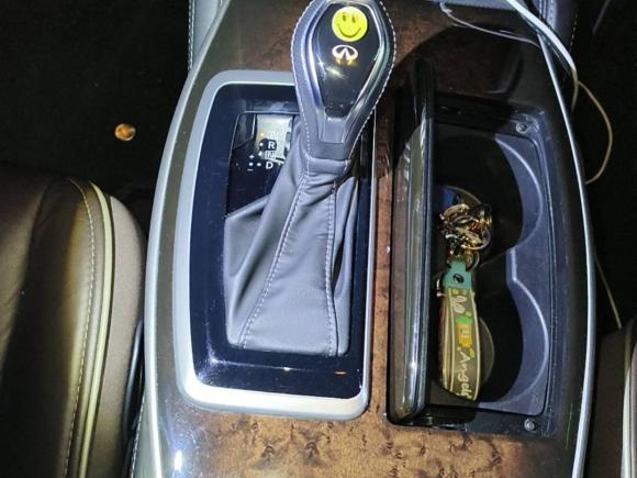 [成都·川A] 二手英菲尼迪英菲尼迪QX602016款 2.5 S/C Hybrid 四驱全能版 国V