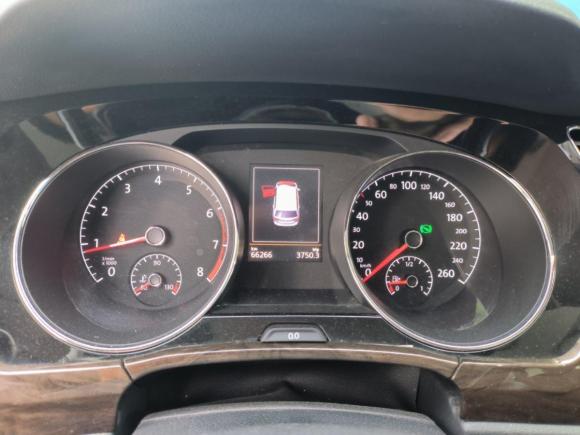 [上海·沪D] 二手大众途安2016款 途安L 330TSI DSG豪华版