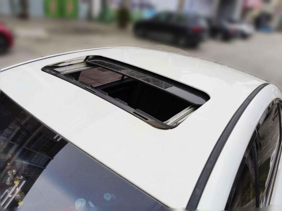 [南京·苏L] 二手荣威荣威3502015款 1.5L 手动豪华天窗版