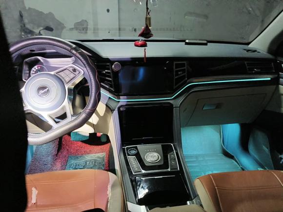 [上海·沪L] 二手众泰大迈X72018款 2.0T 自动至尊型