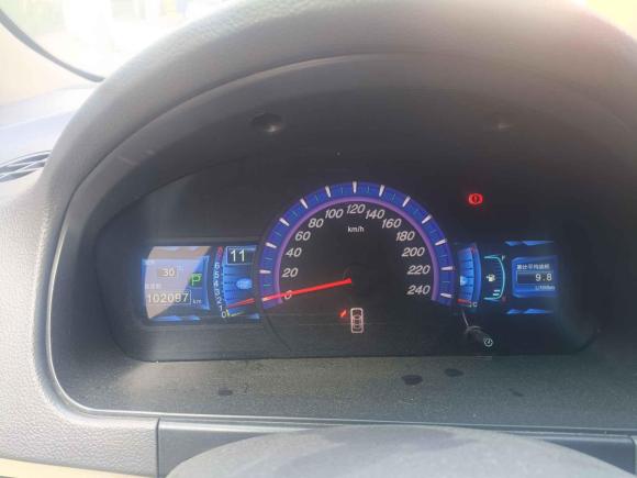 [青岛·鲁U] 二手比亚迪比亚迪M62015款 2.4L 自动尊贵版