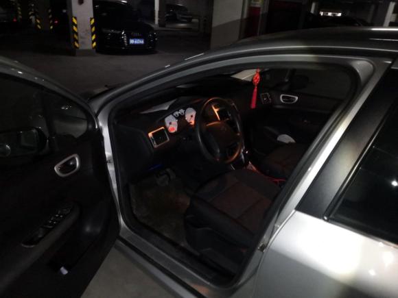 [无锡·苏B] 二手标致标致3072010款 两厢 1.6L 自动舒适版