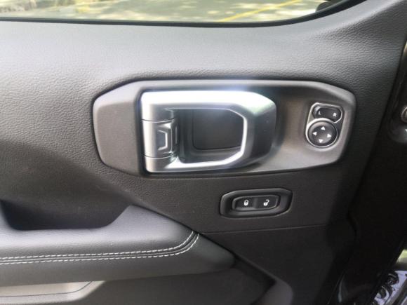 [上海·沪A] 二手Jeep牧马人新能源2021款 四门 2.0T 4xe 撒哈拉