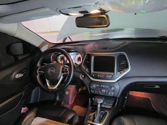 [济南·鲁A] 二手Jeep自由光2016款 2.4L 领先版